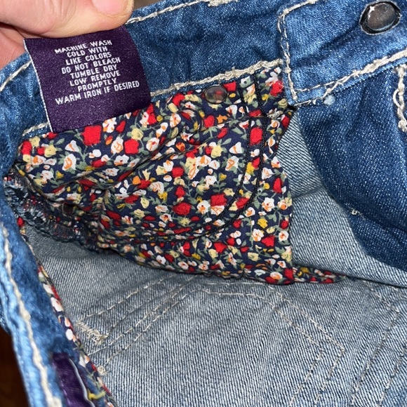 VIGOSS bootcut, low rise jeans. V back pockets. Size 26 - Picture 11 of 14